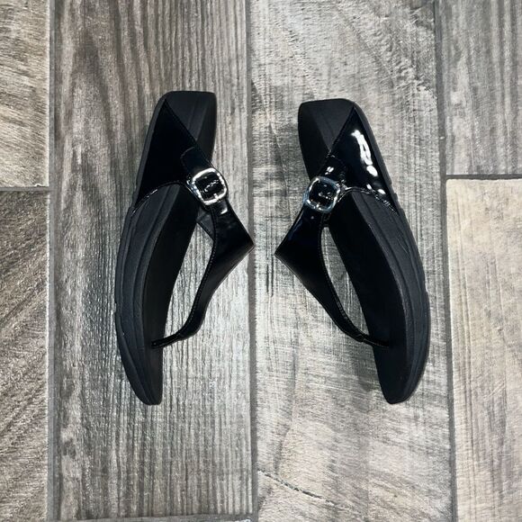 Fitflop Black patent leather Sandals with Ergonomic Footbed - Picture 1 of 4